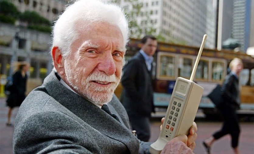 50 лет назад был сделан первый звонок по мобильному телефону