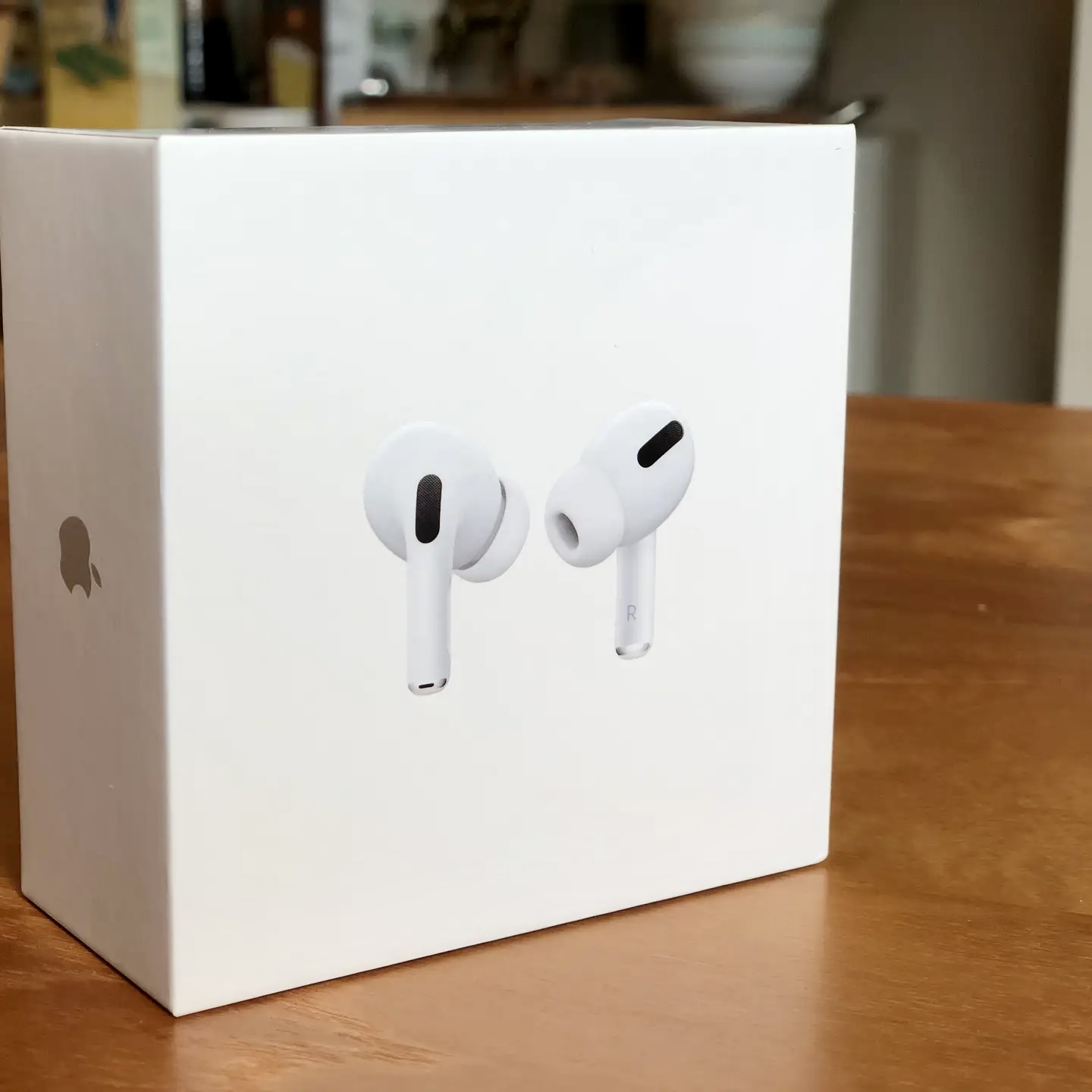 Москвич украл из сервисного центра 376 наушников AirPods на 7,5 млн рублей