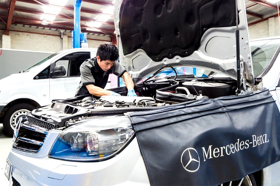 Mercedes начнет поставлять детали для гарантийного ремонта автомобилей в России