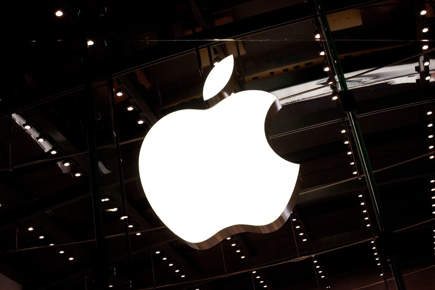 Apple отчиталась за первый квартал 2023 года. Компания заработала на iPhone рекордные $52,33 млрд