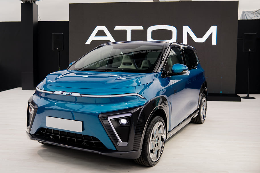 A completely Russian unmanned electric vehicle Atom is presented. First