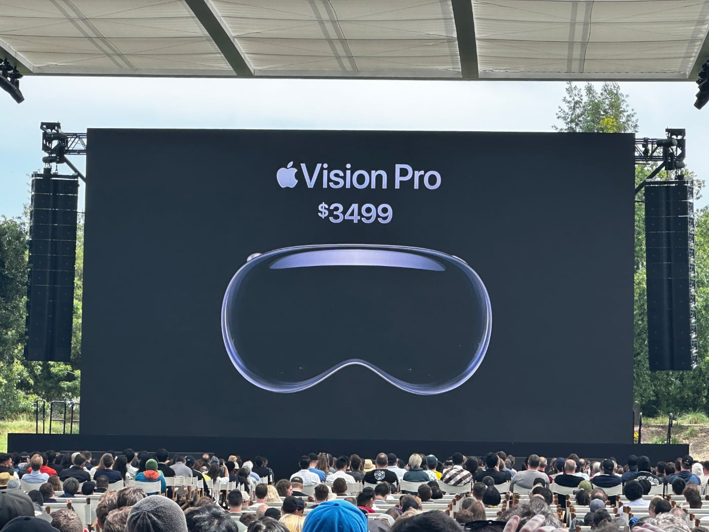 Apple Vision Pro стоит всего на $50 дешевле самого первого компьютера Apple