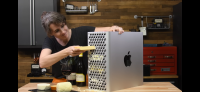 iFixit разобрали новый Mac Pro. Он плохо натирает сыр, и в него нельзя установить дополнительную оперативку