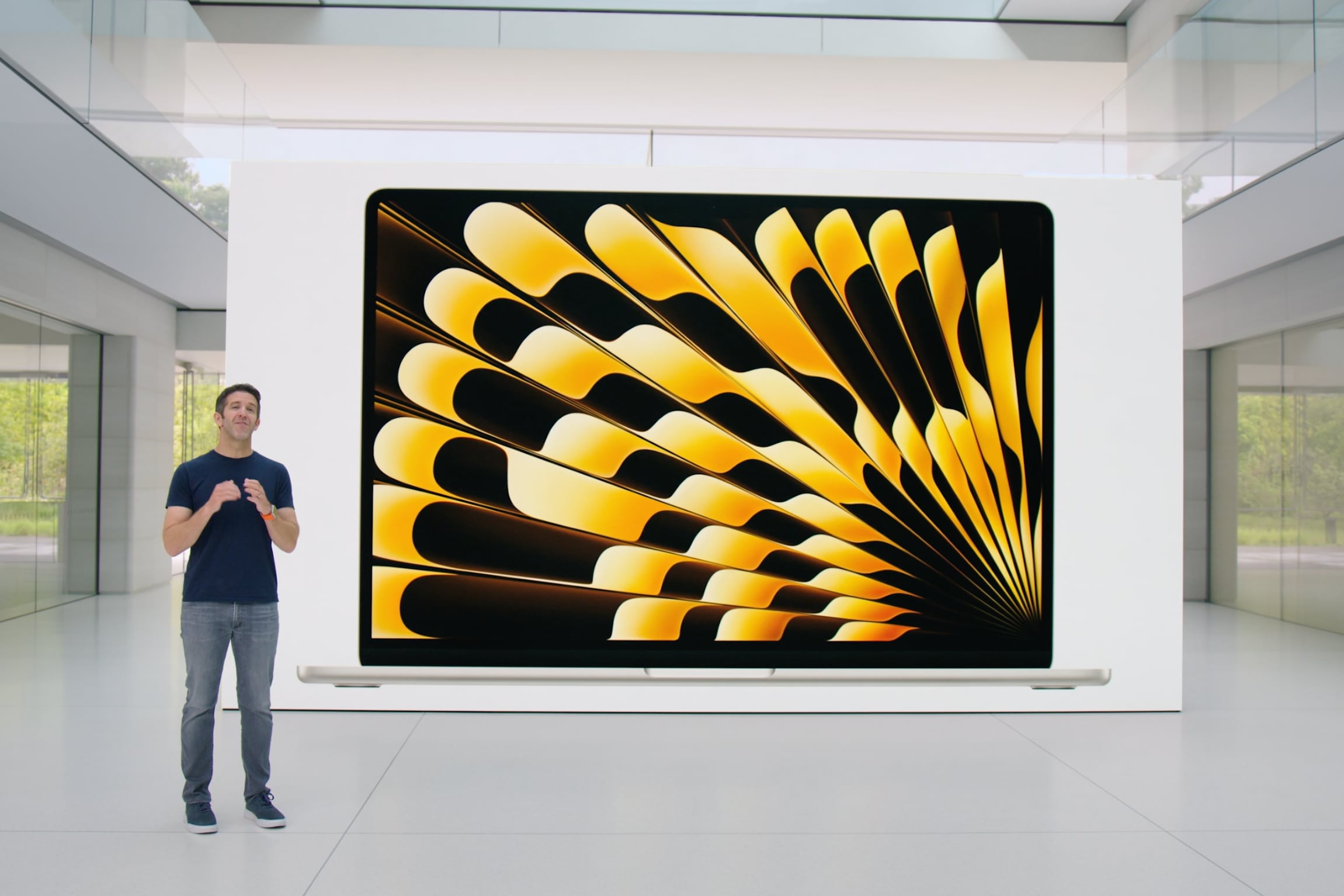 Apple показала 15-дюймовый MacBook Air с чипом M2