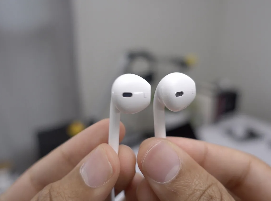 Новейшие Apple EarPods за 19$ с USB-C воспроизводят музыку без сжатия. Не путайте с AirPods