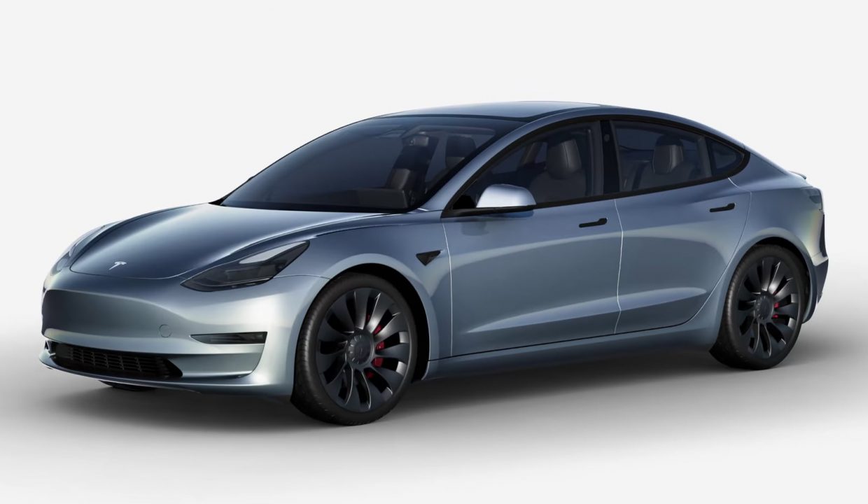 Tesla клеит на машины цветные плёнки за бешеные деньги. Фанаты недовольны, а виноват Cybertruck