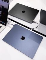 Сравнил новый чёрный корпус MacBook Pro M3 c чёрным MacBook Air. Что там по отпечаткам?