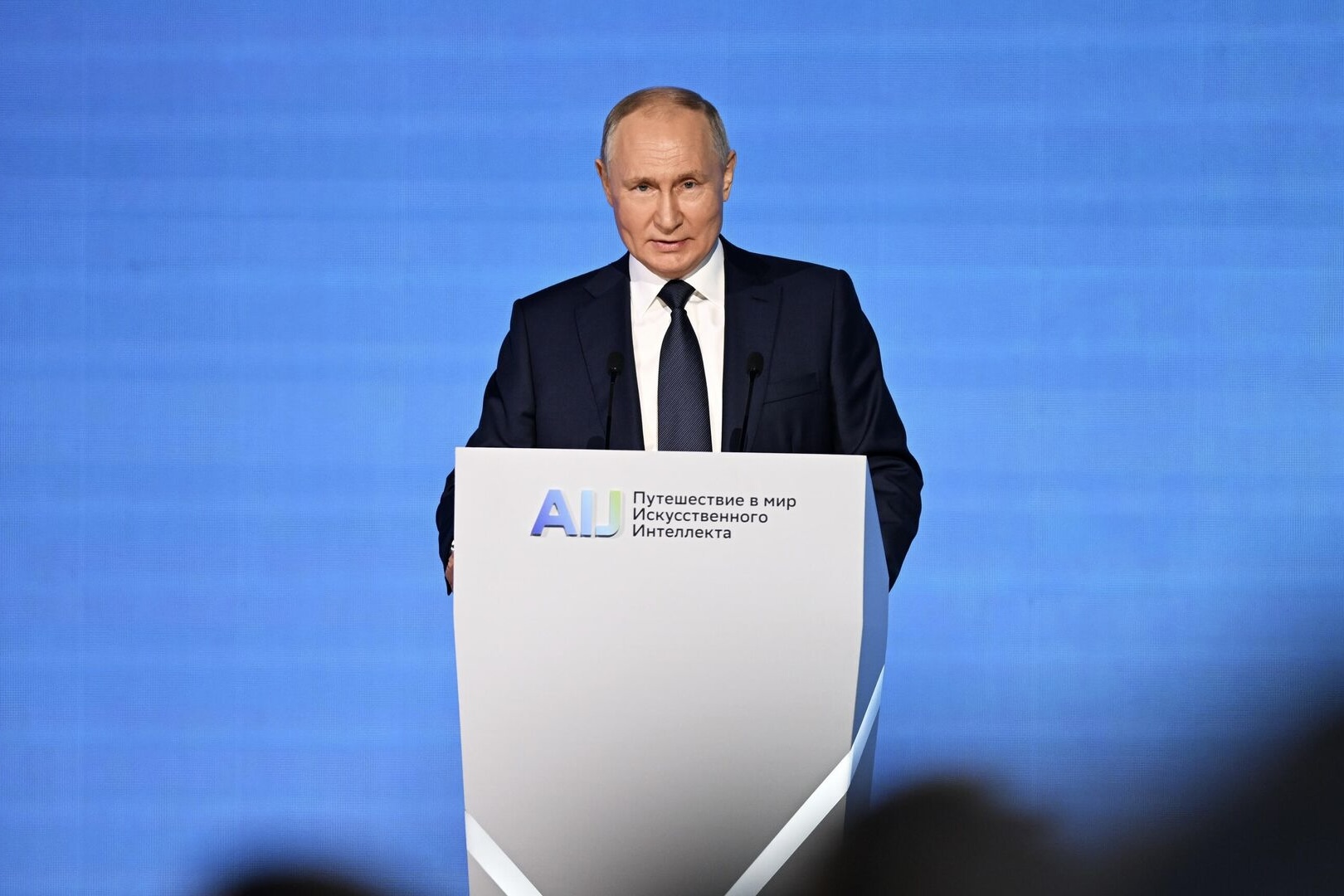 Putin chamou a IA ocidental de xenófoba e exigiu a criação de um análogo russo com valores tradicionais