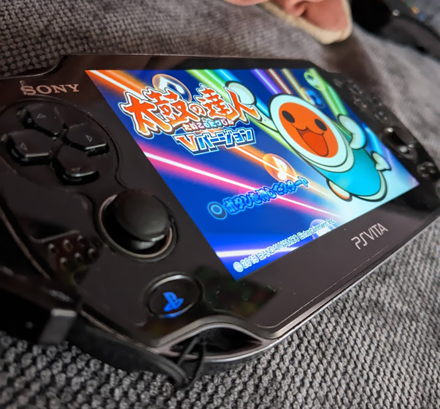 Зачем нужна PlayStation Vita в 2023 году. Эта консоль опередила своё время и до сих пор топ