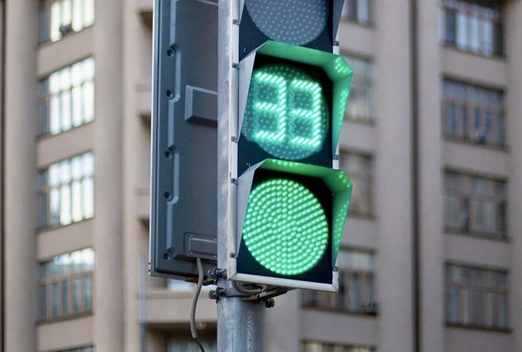 Сигнал для пешеходов. Светофор светодиодный транспортный т.1.2 с ТООВ (300 мм). Светофор ЦОДД. Зеленый светофор. Зеленый сигнал светофора.