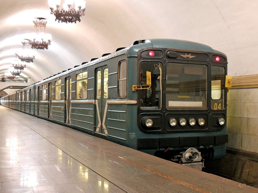 Номерной поезд метро фото