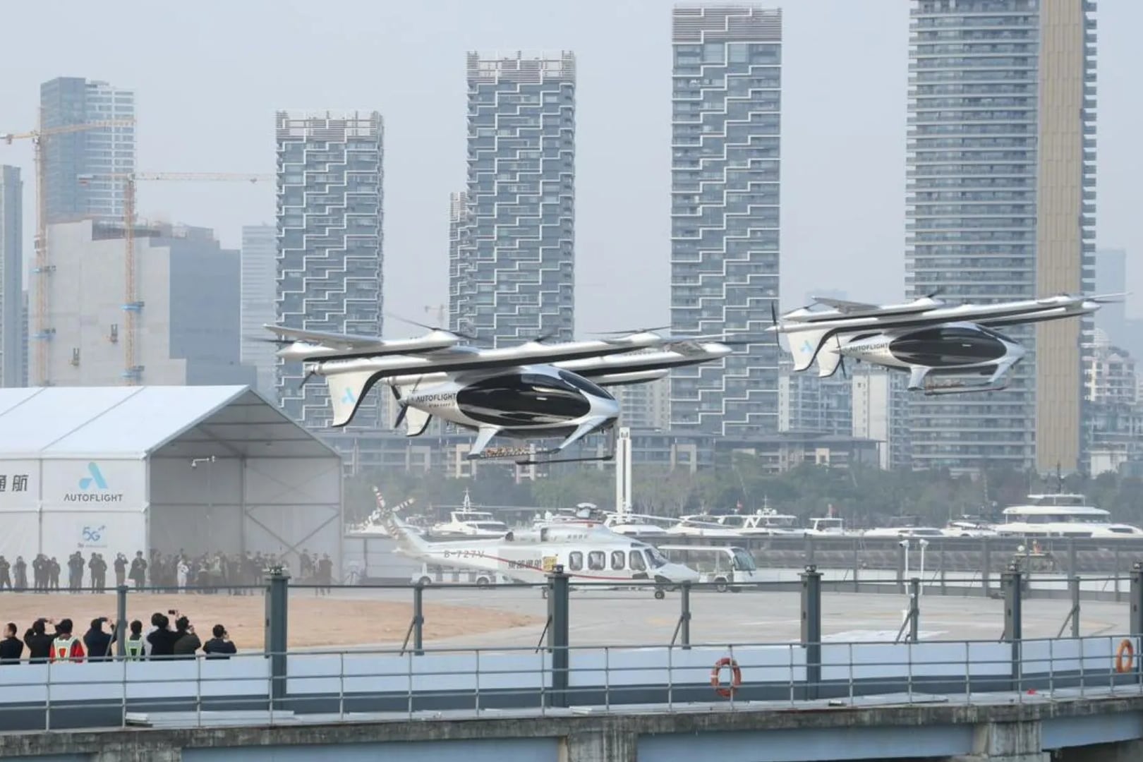В Китае показали летающее такси AutoFlight Prosperity. Оно пролетело 50 км за 20 минут, в 9 раз быстрее машины