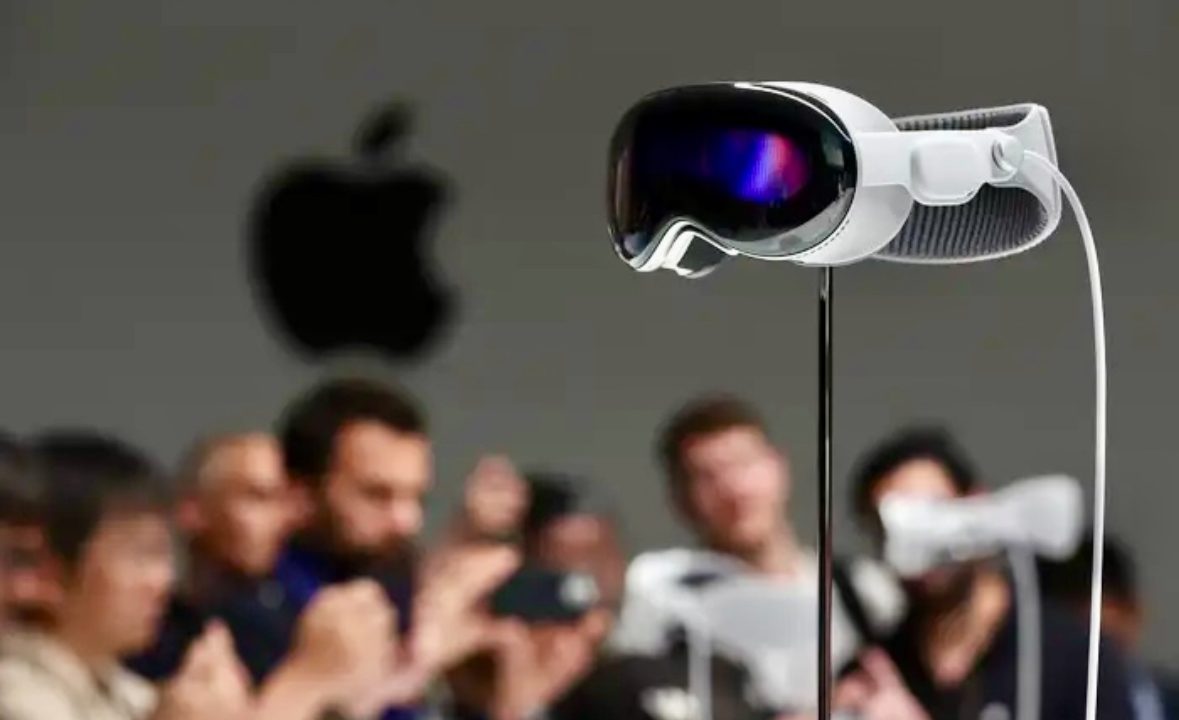 Спрос на Apple Vision Pro оказался выше, чем ожидалось. Шлем возвращает 1% покупателей