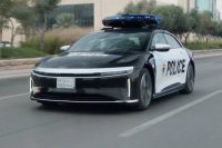 В Саудовской Аравии представили первый в мире полицейский электромобиль Lucid Air с площадкой для запуска дрона на крыше