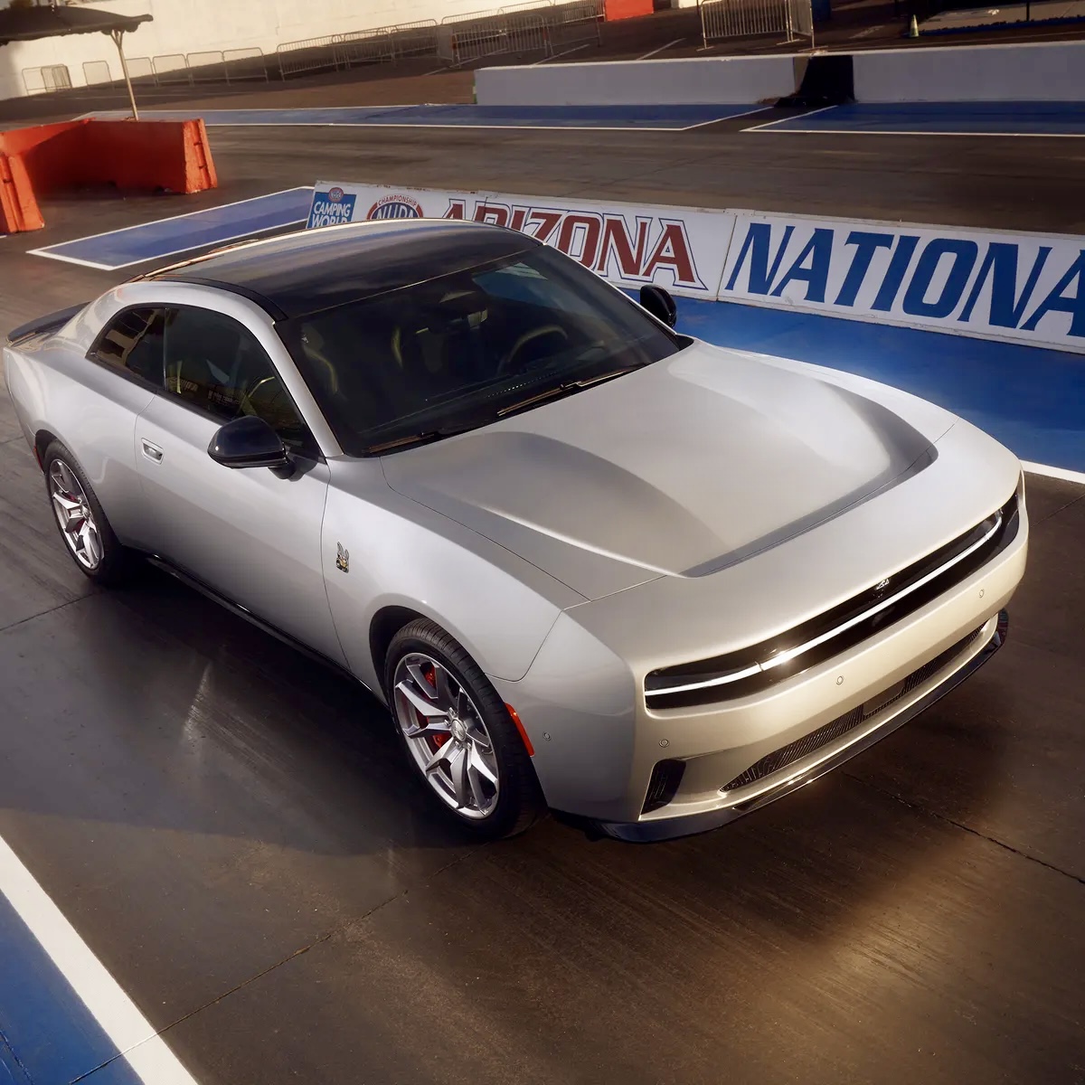 Dodge представила свой первый электромобиль. Charger Daytona EV разгоняется до сотни за 3,3 секунды и рычит на высоких оборотах (почти как V8)