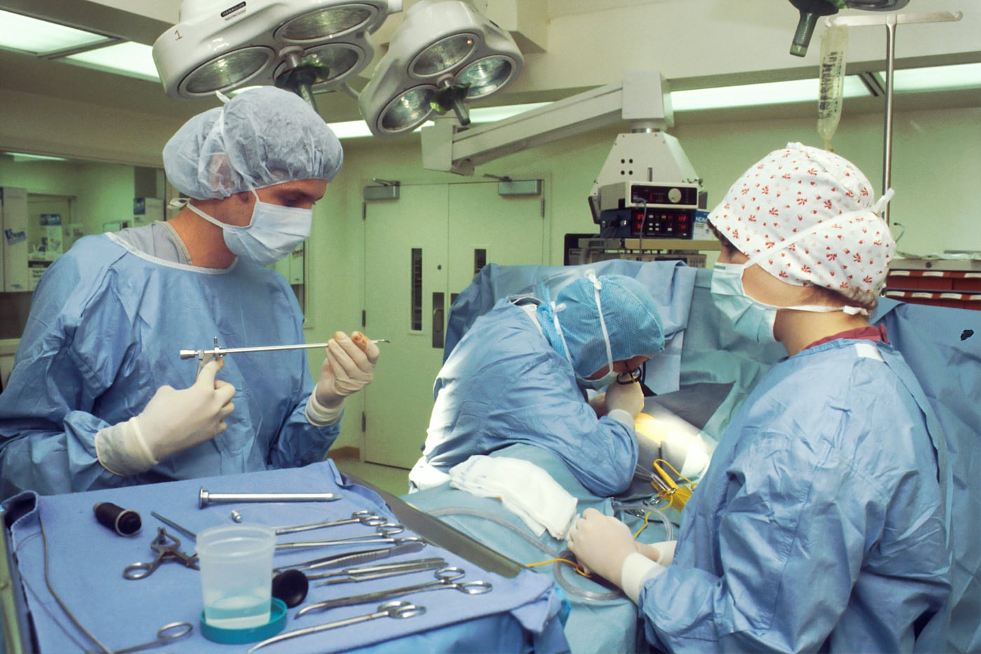 Американские учёные создали робота-хирурга, который удаляет раковые опухоли не хуже обычных врачей
