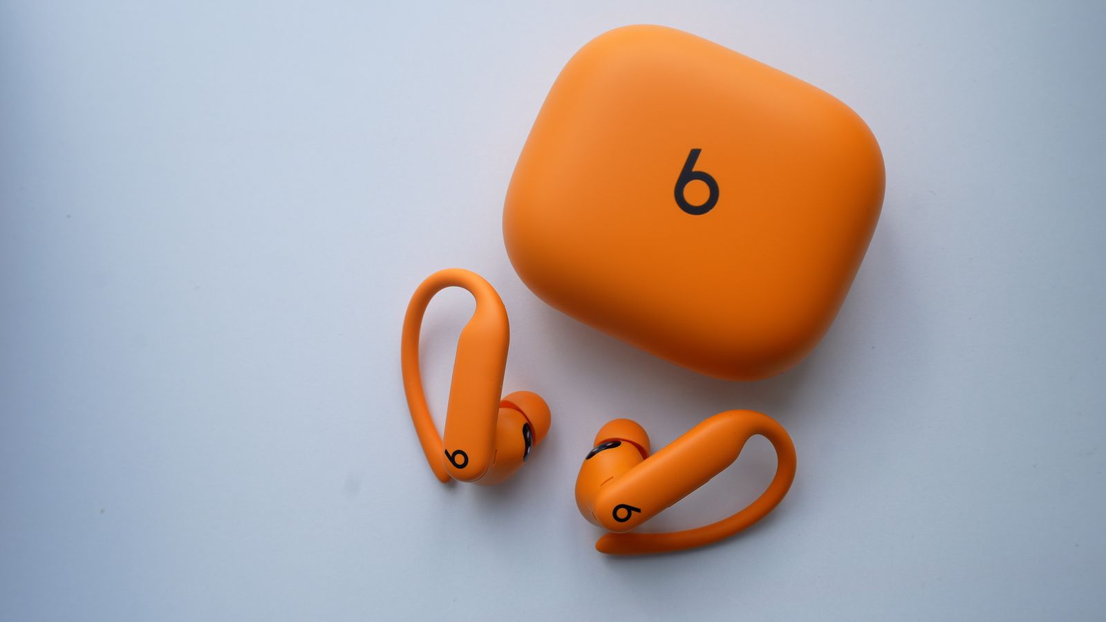 Apple выпустила прошивку 7B30 для Powerbeats Pro 2