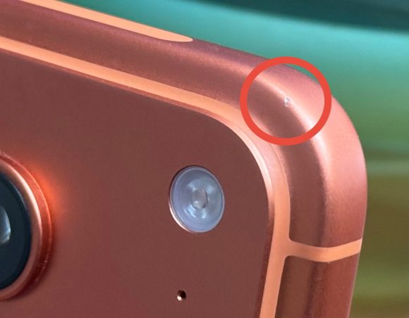 Не прошло и месяца. На корпусе моего iPhone 17 Pro появился скол, ни разу не ронял