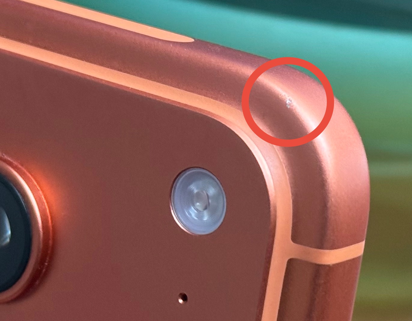 Не прошло и месяца. На корпусе моего iPhone 17 Pro появился скол, ни разу не ронял 