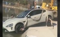 Screenshot Электромобиль Xiaomi SU7 заехал в пруд и чуть не утопился во время автоматической парковки