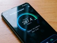 Gemini_Generated_Image_q8ttwnq8ttwnq8tt Скорость мобильного интернета выросла на 14% в 2025 году в России