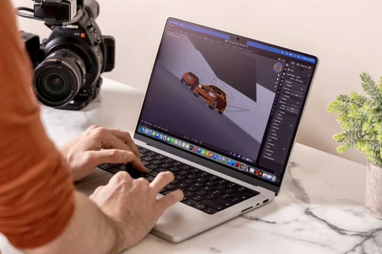 Вышли обзоры MacBook Pro с процессорами M5 Pro и M5 Max. Производительность зверская, а корпус всё тот же