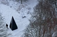 Дом больше не нужен. Шведская студия представила модульную капсулу Klumpen за $35 тысяч для жизни вне цивилизации