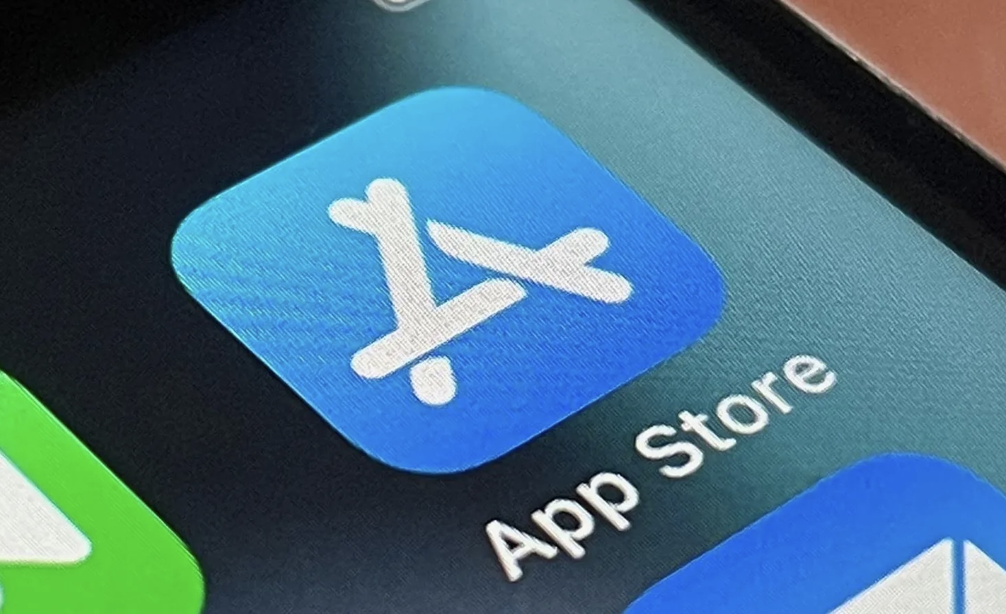 Apple ввела обязательное подтверждение возраста для пользователей в Великобритании