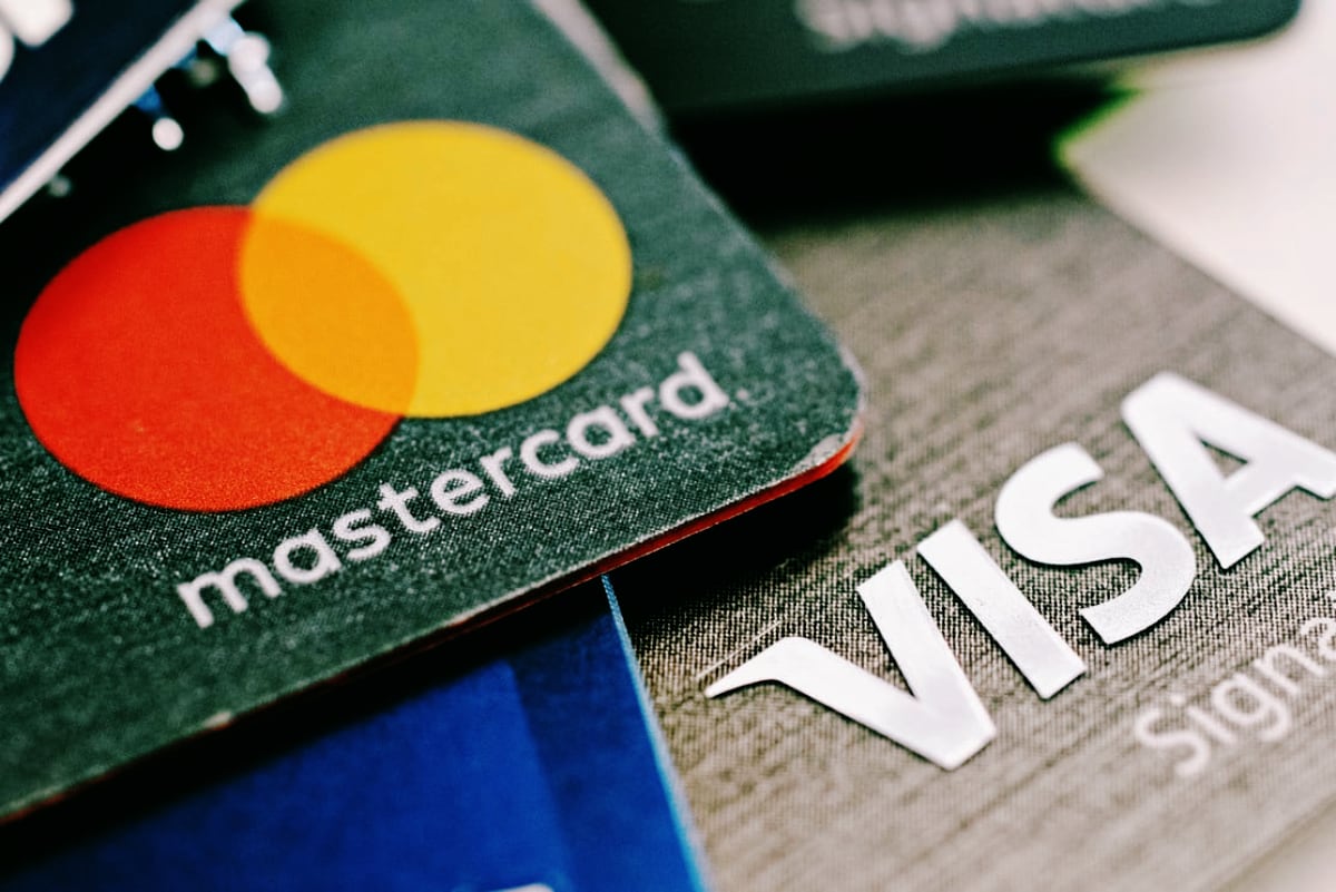 Не больше 20 карт в банках. Новое ограничение Центробанка заработает в 2027 году