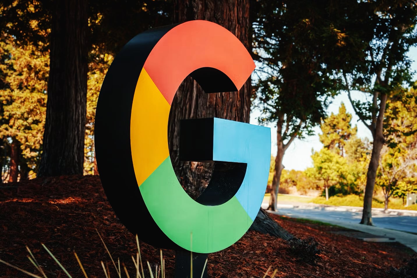 Google теперь переписывает заголовки сайтов в Поиске с помощью ИИ