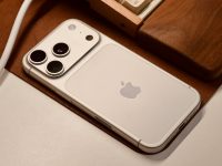 todd-jiang-C0Ax4dvnbB8-unsplash Где купить технику Apple в 2026. Разница между официалами, Авито и маркетплейсами шокирует