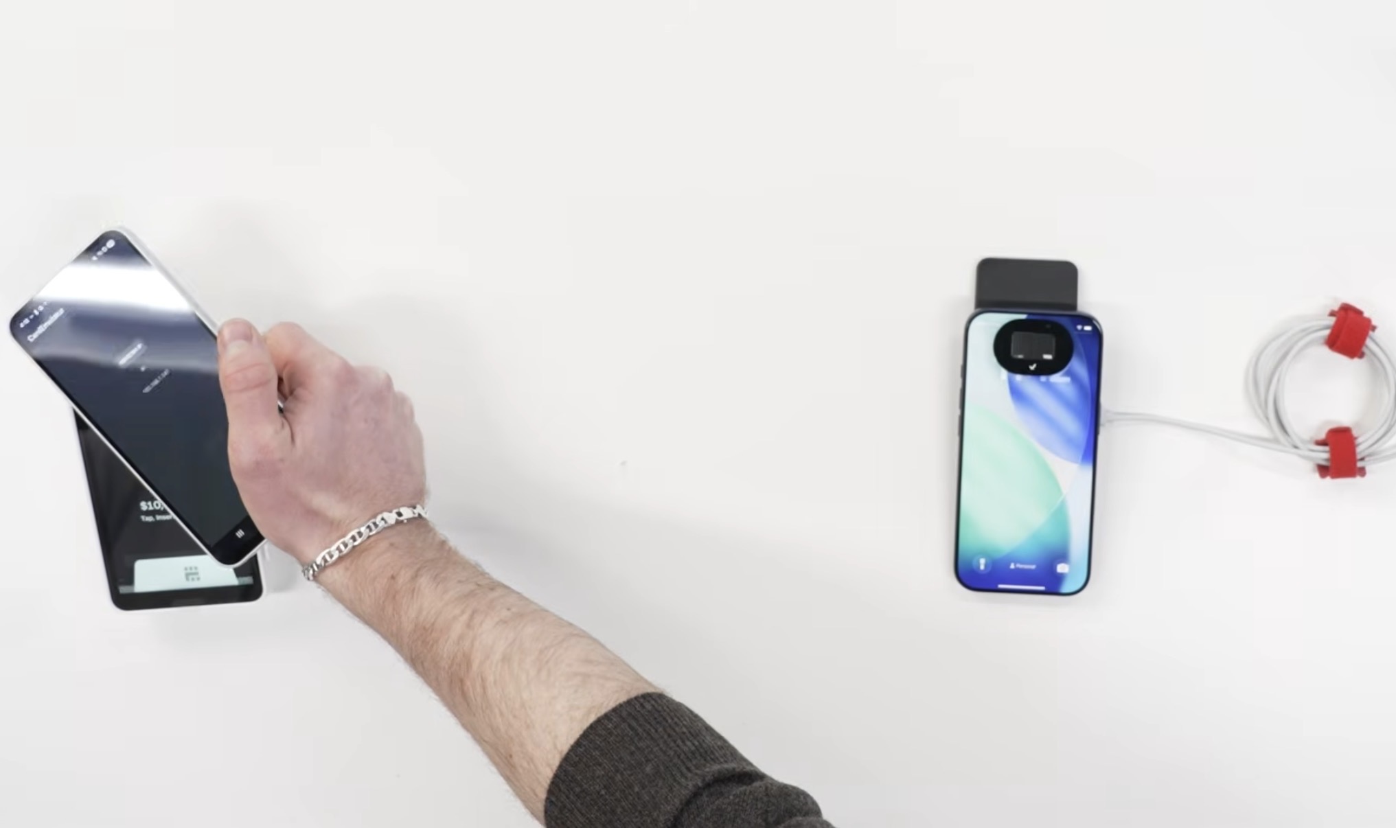 Блогер показал, как смог списать $10 000 с заблокированного iPhone без Face ID и пароля